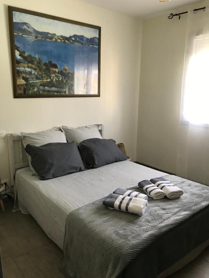 La Rosela De La Cite Bed & Breakfast Palaja Bagian luar foto