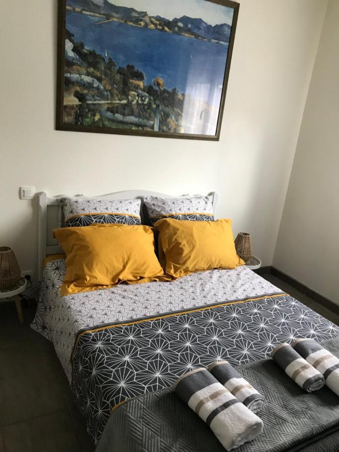 La Rosela De La Cite Bed & Breakfast Palaja Bagian luar foto