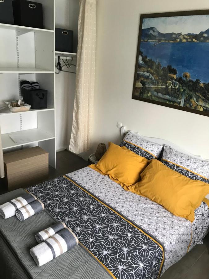 La Rosela De La Cite Bed & Breakfast Palaja Bagian luar foto